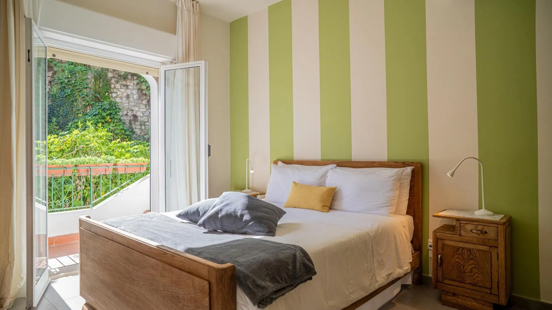 Atenasio Garden Suite, Elegance & Relaxation In The Heart Of Taormina Apartamento